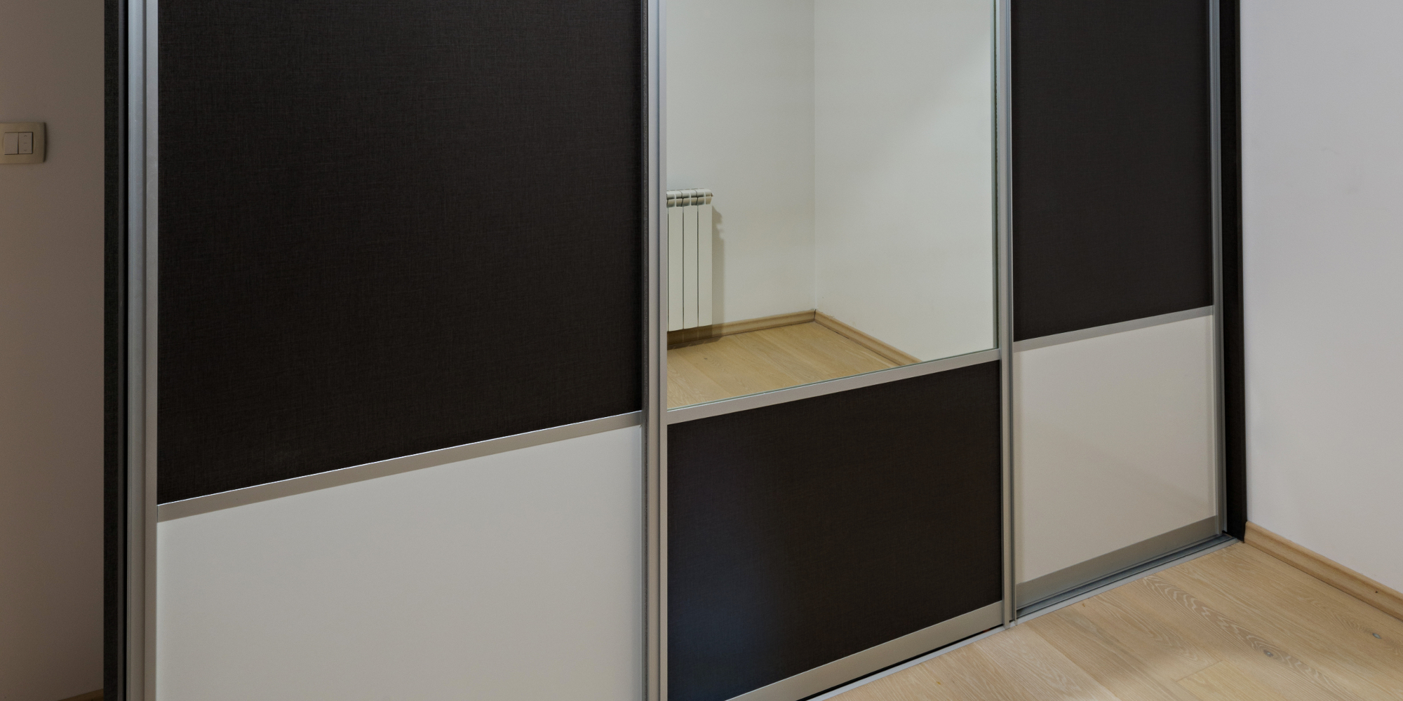 Contrasting Colours Sliding Wardrobes